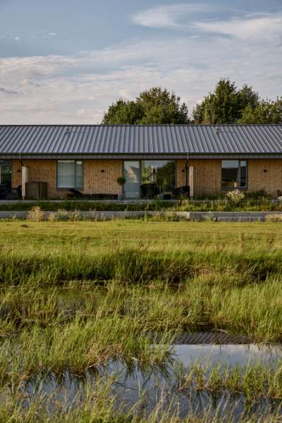 Fortid og fremtid mødes i stålbeklædte rækkehuse med historie i baghaven, Jernaldervej 8, 8600 Silkeborg